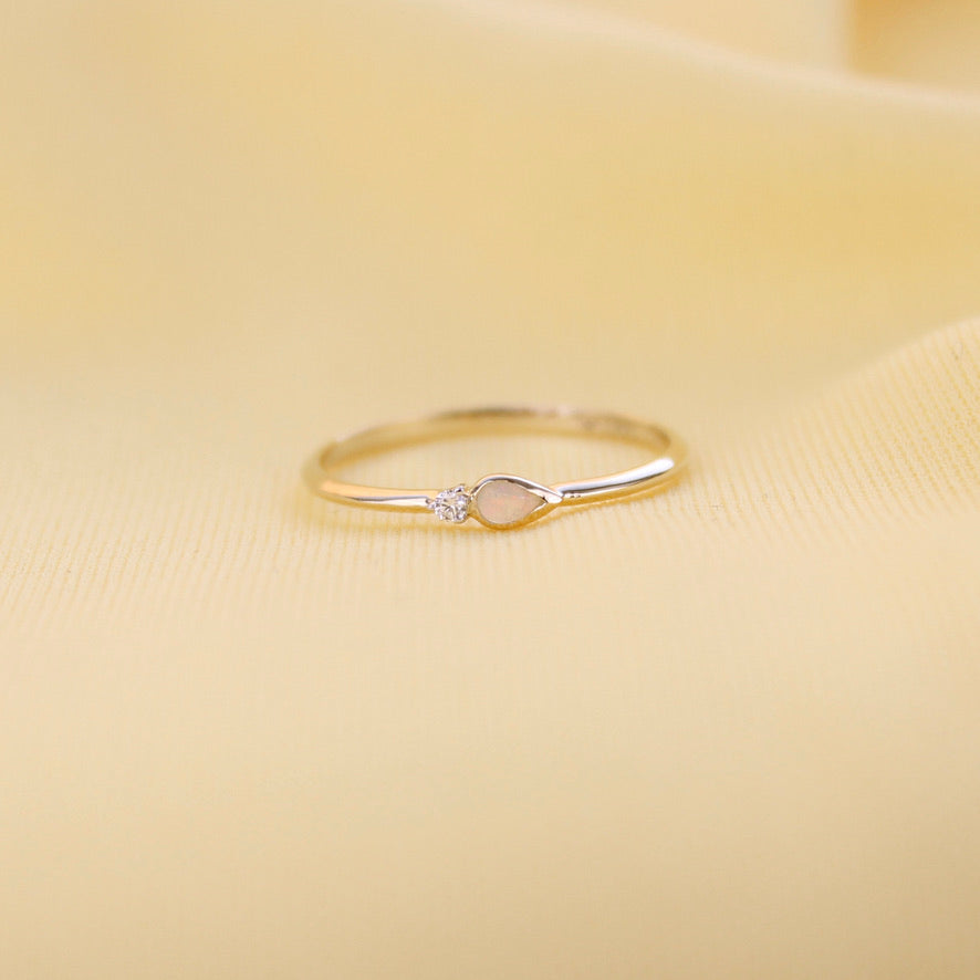 Round Diamond/Opal Pear Ring - LETRÉM