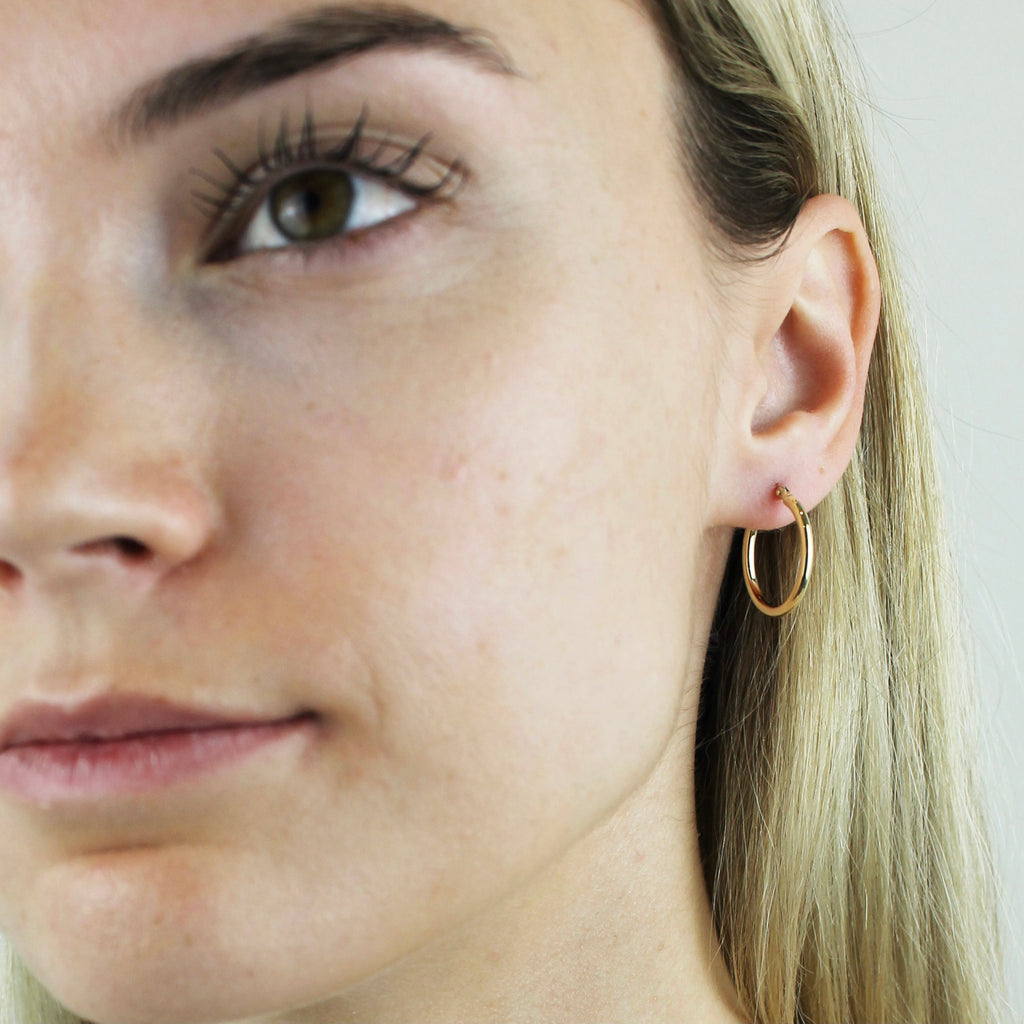 Thin Gold Hoop Earrings - LETRÉM