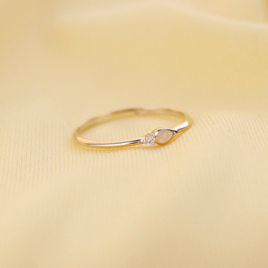 Round Diamond/Opal Pear Ring - LETRÉM